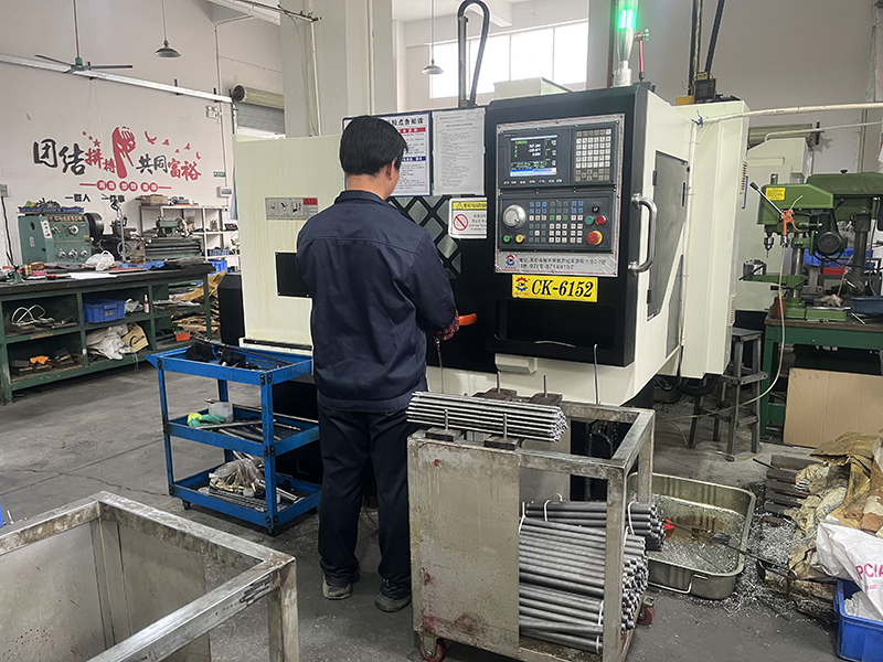 CNC machine for wheel alignment clamp Máquina CNC para grampo de alinhamento das rodas